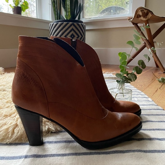 🇦🇷 leather Cognac Booties with Wood Heel - Picture 4 of 14